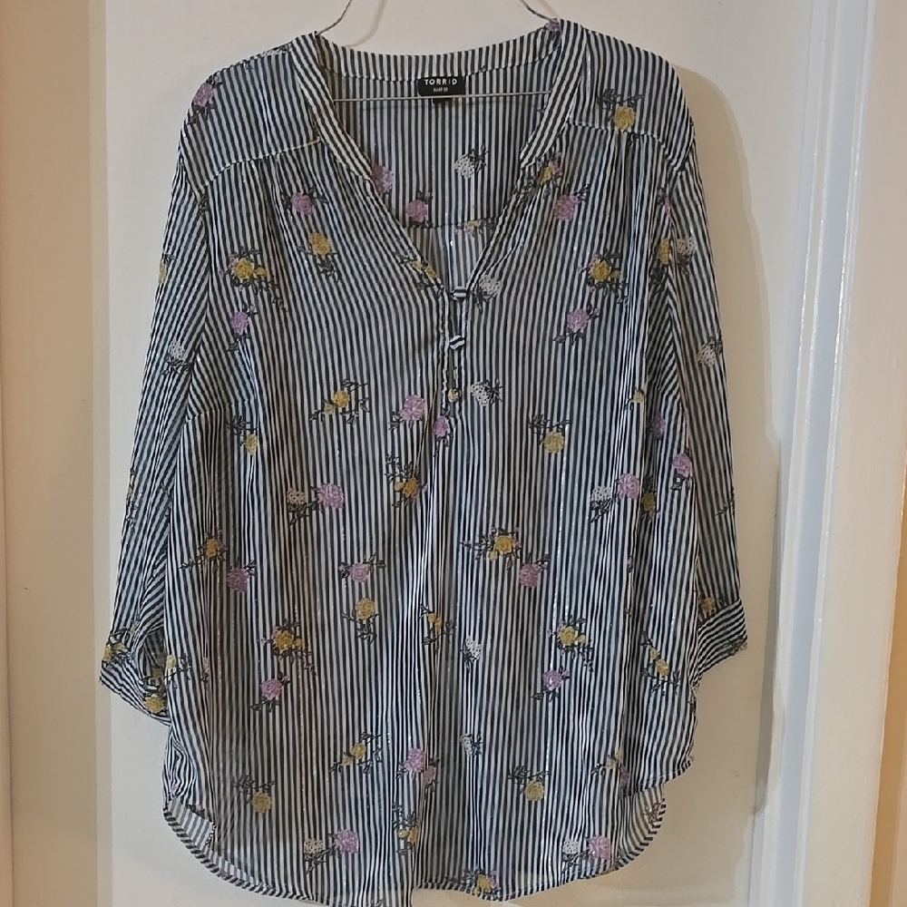 Ladies Torrid Harper Brand Striped‎ Floral Blouse Sz 2